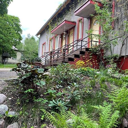 Koulumaeki Hostel Karkola Buitenkant foto