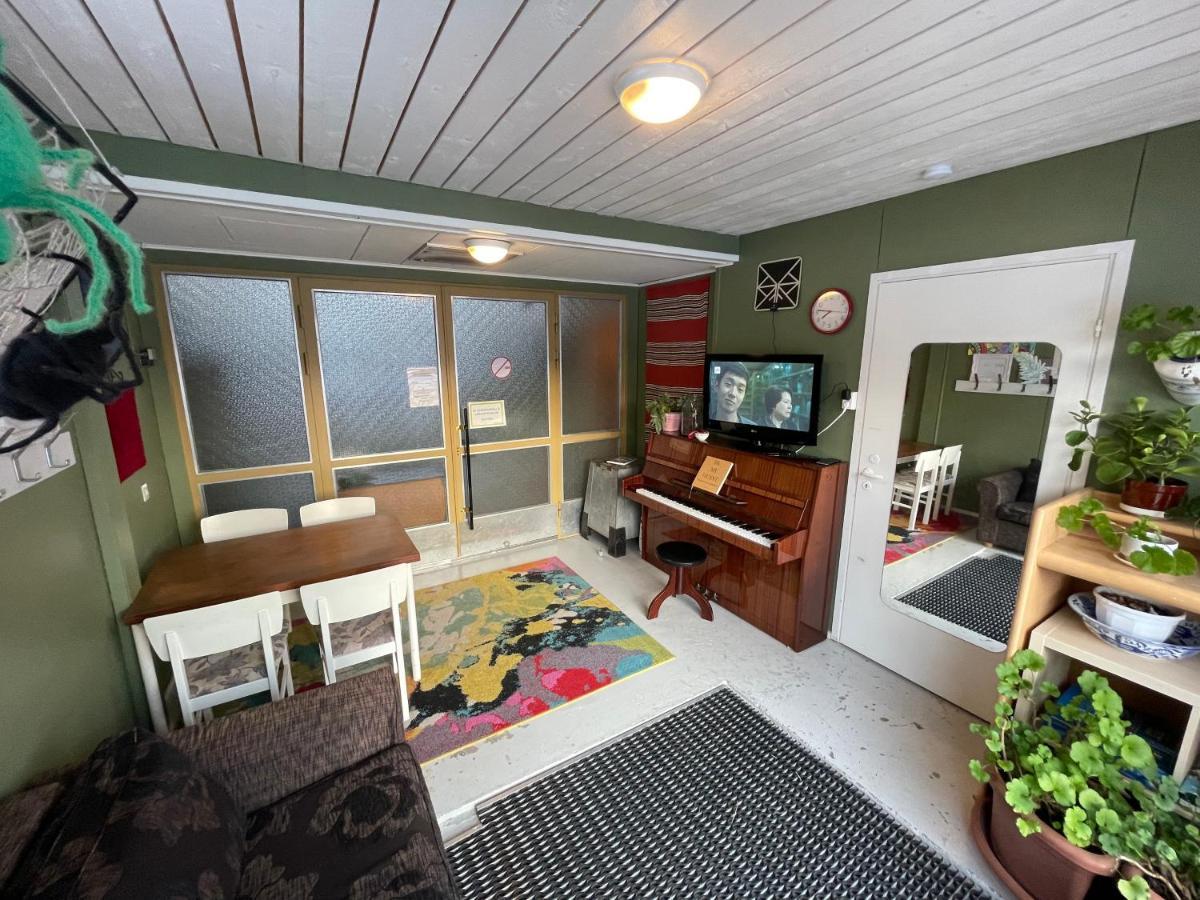 Koulumaeki Hostel Karkola Buitenkant foto