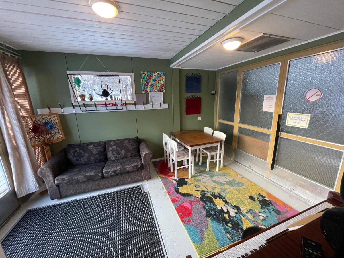 Koulumaeki Hostel Karkola Buitenkant foto