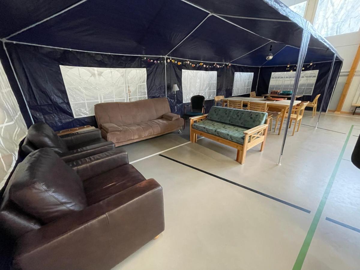 Koulumaeki Hostel Karkola Buitenkant foto