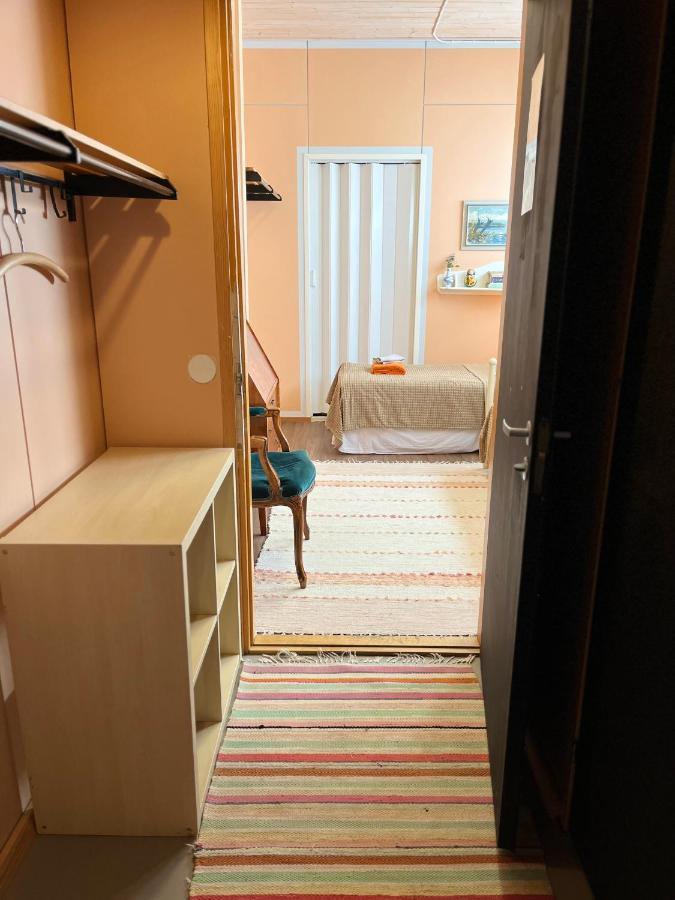 Koulumaeki Hostel Karkola Buitenkant foto