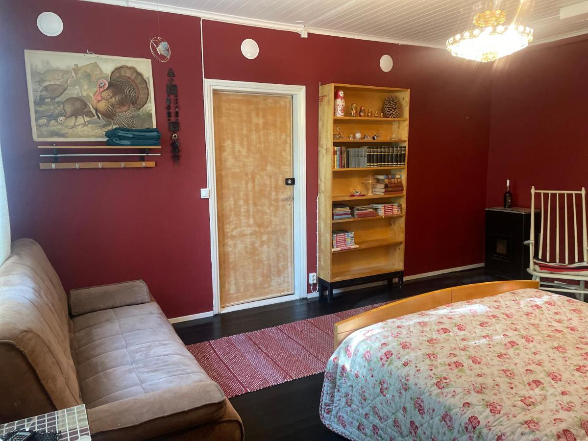 Koulumaeki Hostel Karkola Buitenkant foto