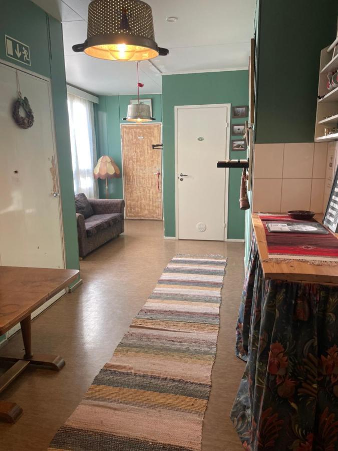 Koulumaeki Hostel Karkola Buitenkant foto