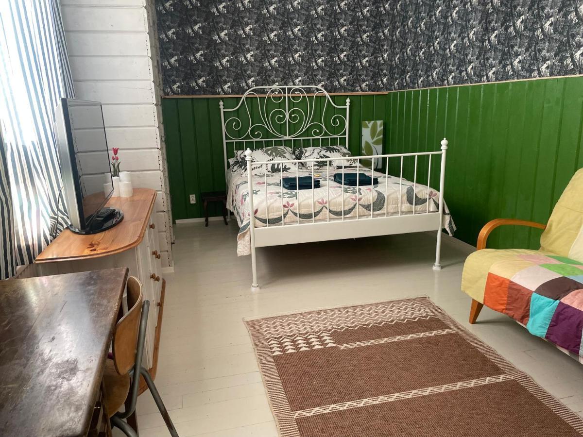 Koulumaeki Hostel Karkola Buitenkant foto